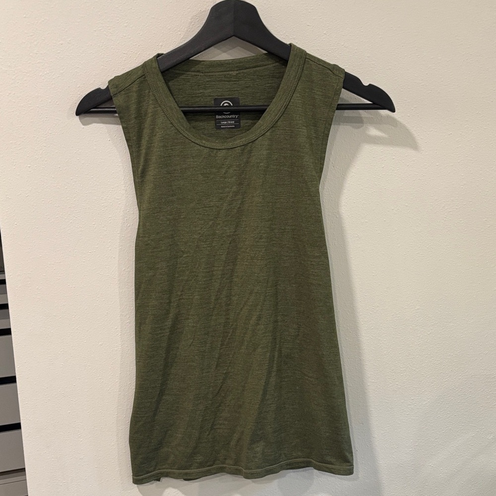 Casual Olive Sleeveless Women's Tee